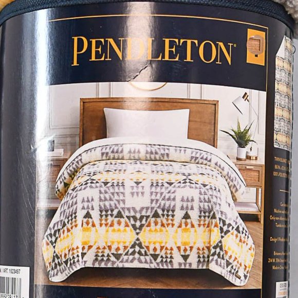 Pendleton Sherpa Fleece Blanket In  Arrow Point Gray color in King size - Picture 2 of 6